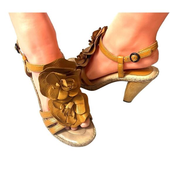 Born Crown Heeled Sandals Womens Sz 7M Yellow Flower Leather Sling Back Open Toe - Picture 2 of 9